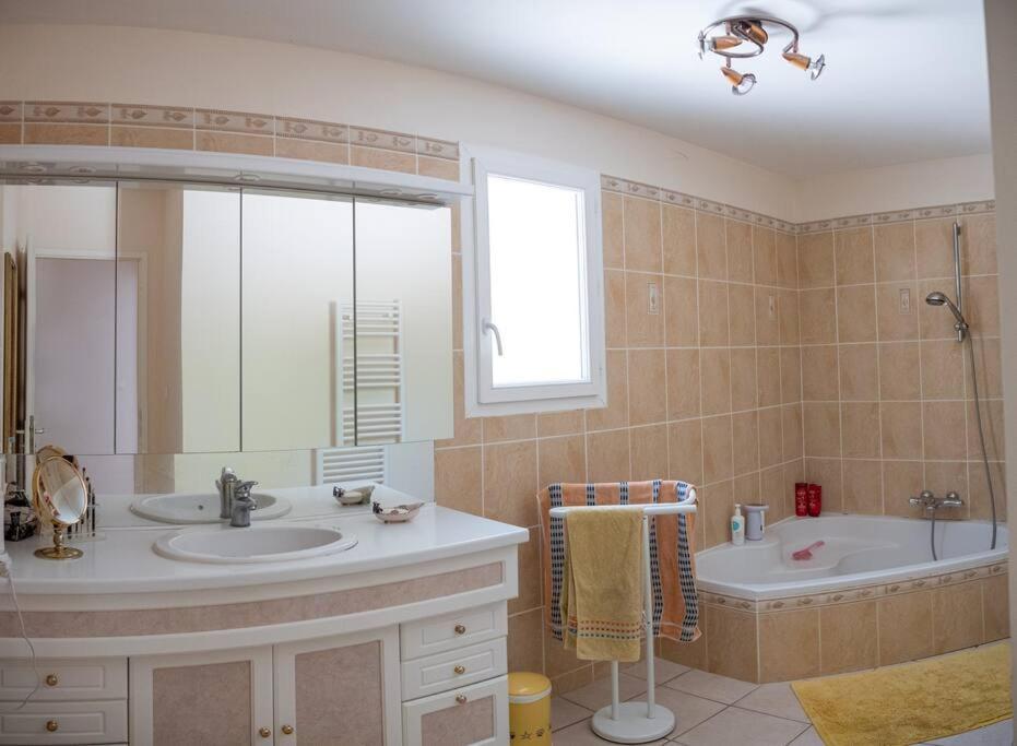 Villa Calme Avec Piscine A Greoux Екстер'єр фото